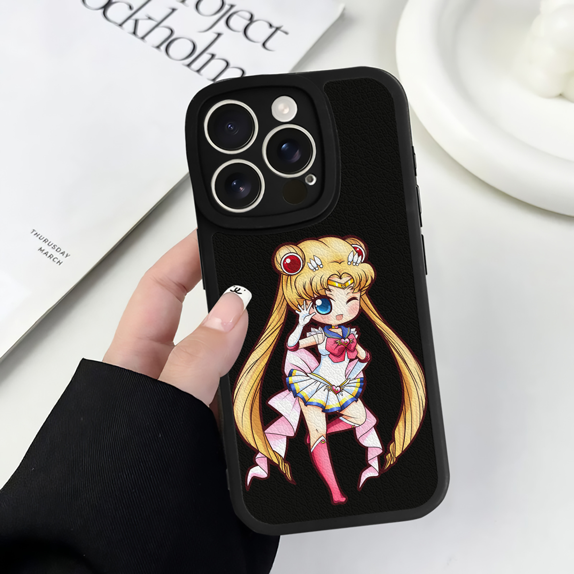 （画像用） 美少女戦士セーラームーン 月野 うさぎ つきの うさぎ Sailor Moon Tsukino Usagi 【iPhone 16シリーズ対応】シリコンスマホケース（レザー調） 材質：シリコン